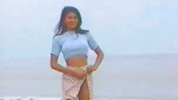 Îmi place film porno cu babe bătrâne să călăresc cocoșurile uriașe ale clienților și să mă ejac puternic.