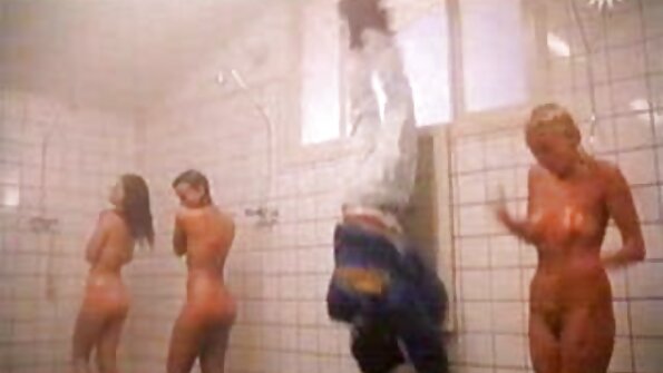 Tipul slab știe să linseze și porno cu babe batrane să tragă.
