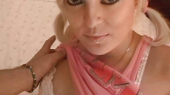 Porno porno cu batrane legal fată de 18 ani cu sâni mari.