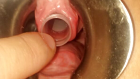 Sex hardcore romantic și creampie la lumina lumânărilor în fața filme porno cu femei foarte bătrâne camerei.