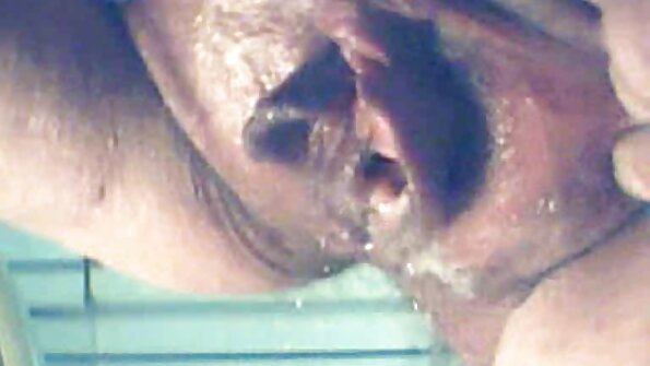 Am experimentat o brunetă frumoasă în pat, filme porno cu femei grase bătrâne uzată până la orgasm.