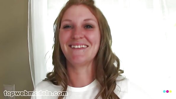 Alice joacă conținut sex cu batrane sexual acasă.