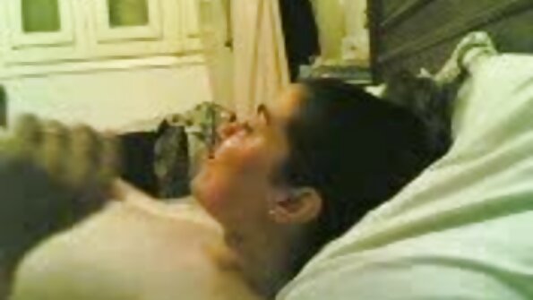 Soțul se dă cu altul în fața filme porno babe batrane soției.
