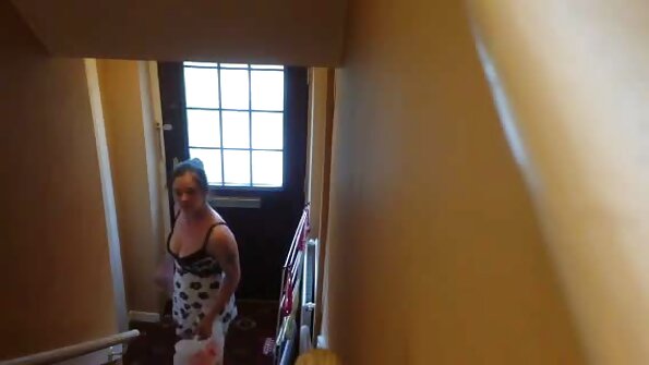 Cei mai buni filmeporno cu batrane prieteni din bucătărie au făcut niște mângâieri amatori.