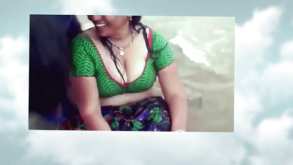 Fratele vitreg CUM PE porno cu romance batrane FAŢA surorii sale vitrege în timp ce părinții vorbesc cu oaspeții.