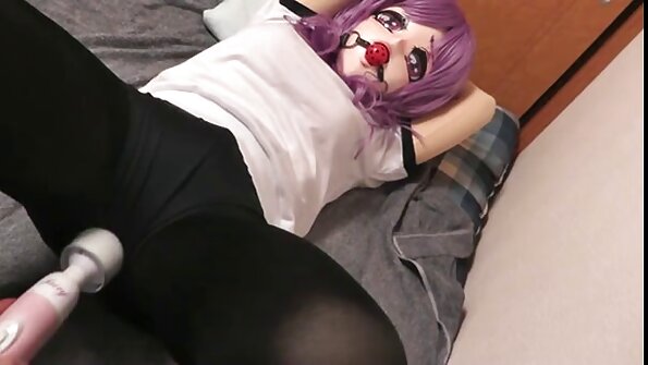 Îl ajută porno cu babe batrane pe soț să-l dracu pe student.