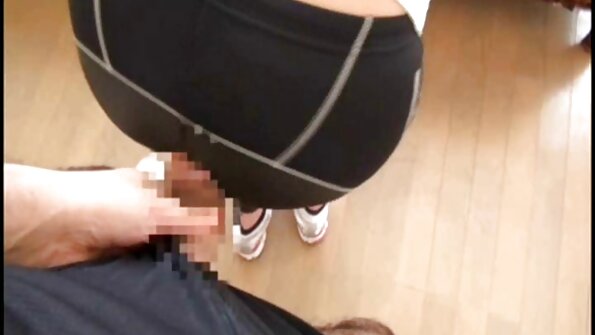 Băieții futai cu babe batrane ajung simultan în soția unuia dintre prietenii lor.
