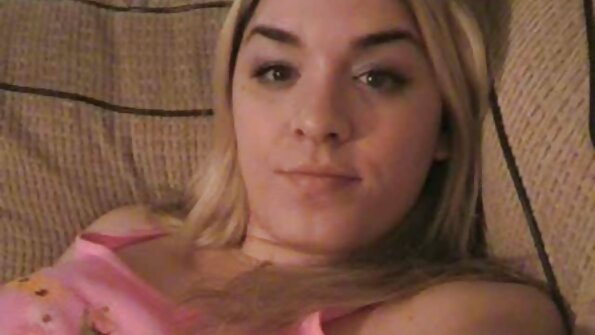 Cuplu tânăr care face sex pizdebatrane live.